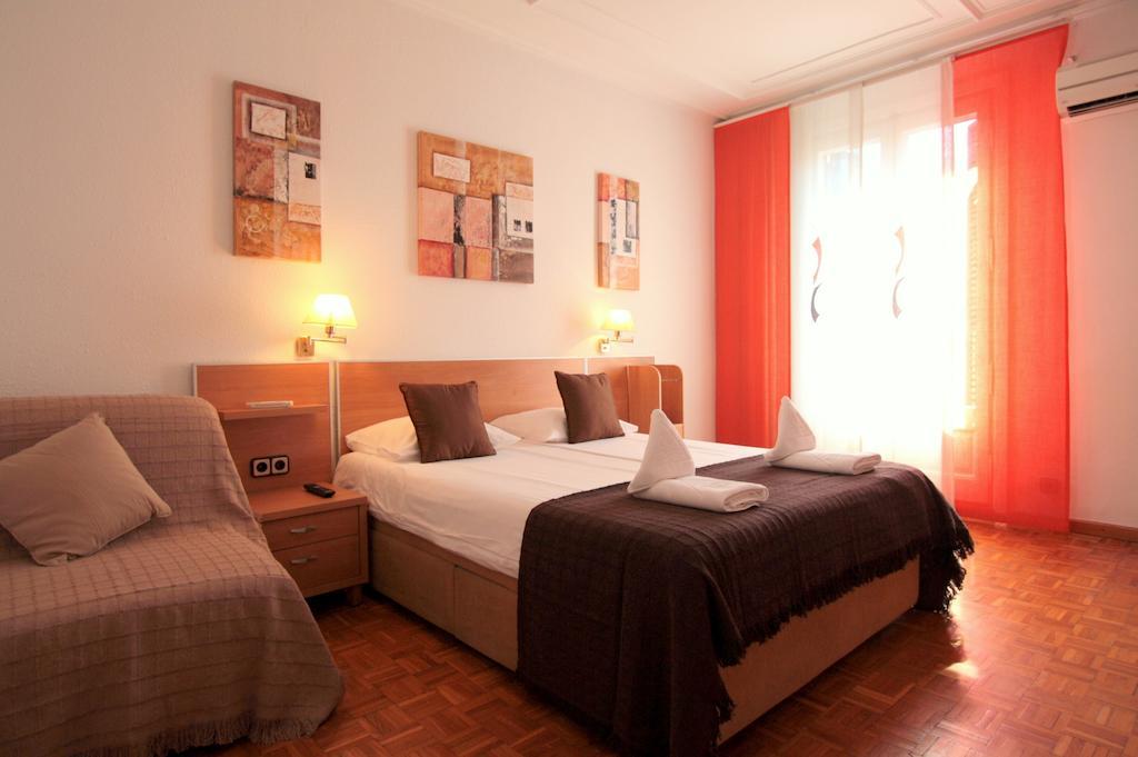 Diagonal Residence Apartments Барселона Стая снимка